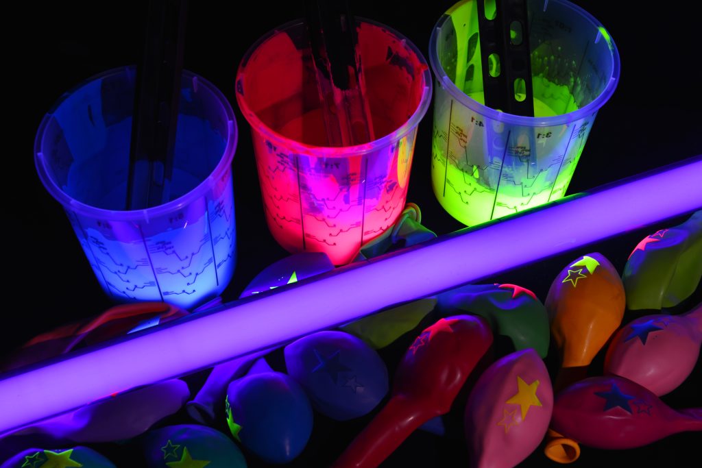 Fluorescent star prints on balloons with the rubber balloon printing inks with UV-Light